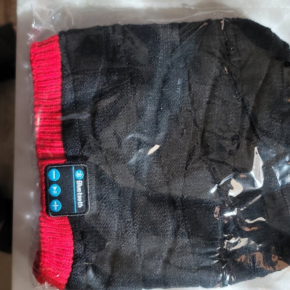 Bluetooth beanie